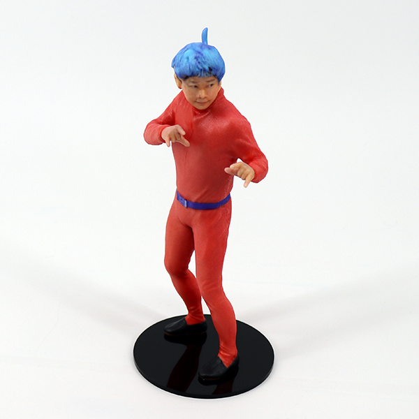 漫画家	巻来功士先生の代表作漫画メタルＫの主役「冥神慶子」フィギュアを製作させていただきました。